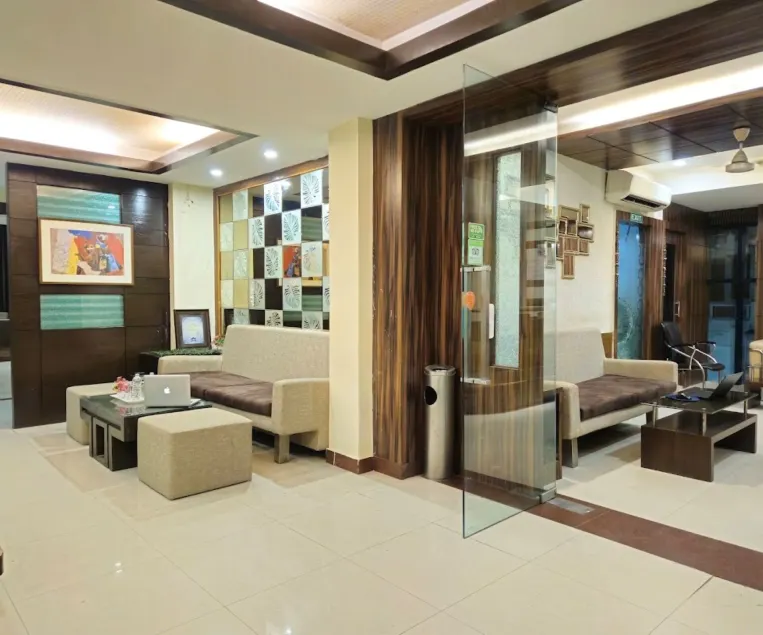 Hotel Crystal Retreat - Lobby