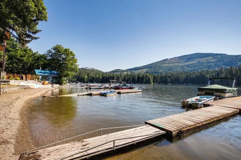 Rathdrum Home w/ Hot Tub: Steps to Beach Access! - Image 1