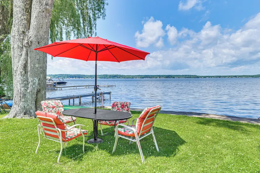 7 Mi Saratoga Race Course: Lakefront Gem w/ Dock - Image 1