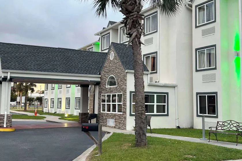 Quality Inn & Suites Myrtle Beach near Outlets - Image 1