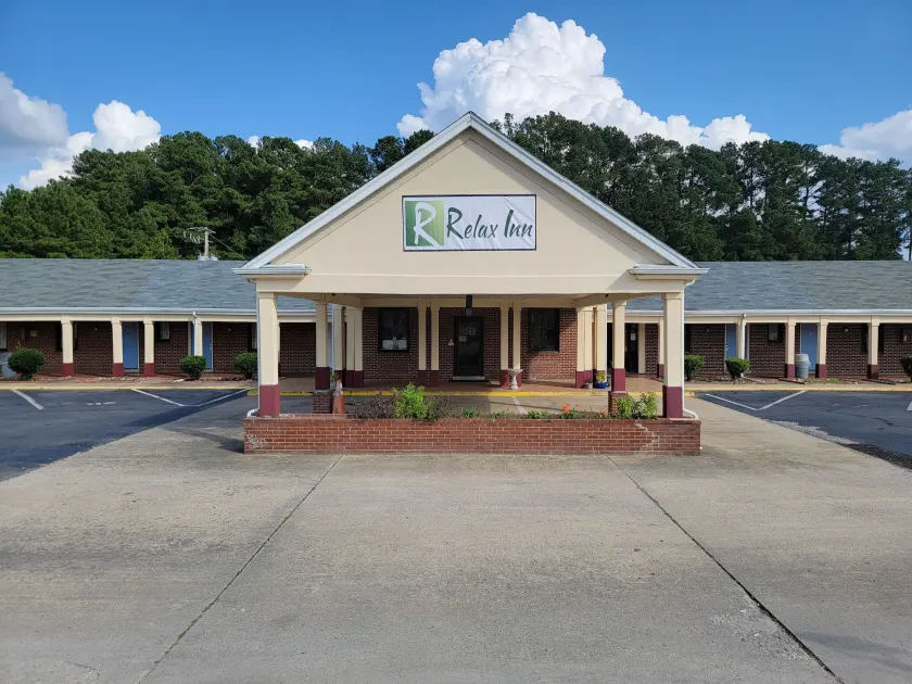 Relax Inn - Image 1