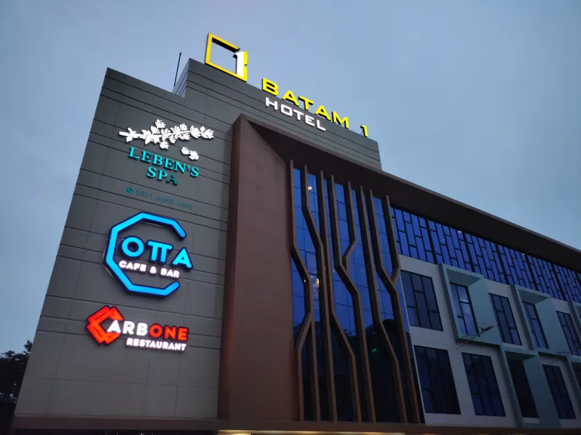 BATAM 1 HOTEL - Image 1
