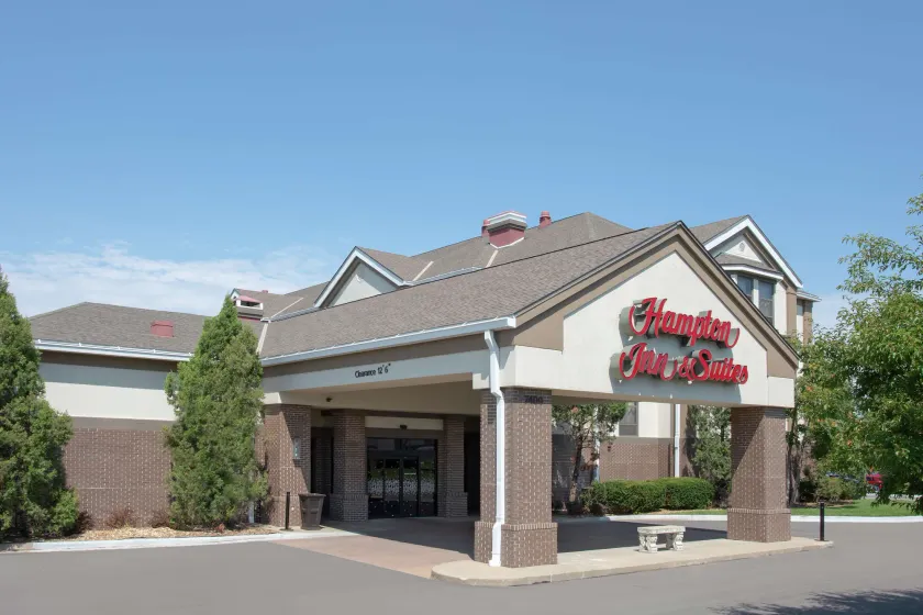 Hampton Inn & Suites Kansas City-Merriam - Image 1