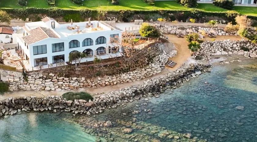 Sirena Bay Beach House and Luxury Suites - Image 1