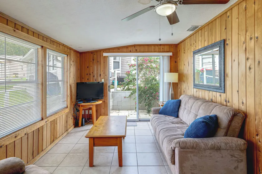 Beautiful cottage near Lake Louisa & mins from Disney, Vehicle Rental Available - Image 1