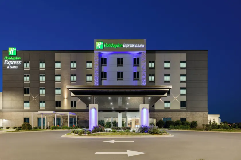Holiday Inn Express & Suites - Dalton - Walnut Ave by IHG - Image 1