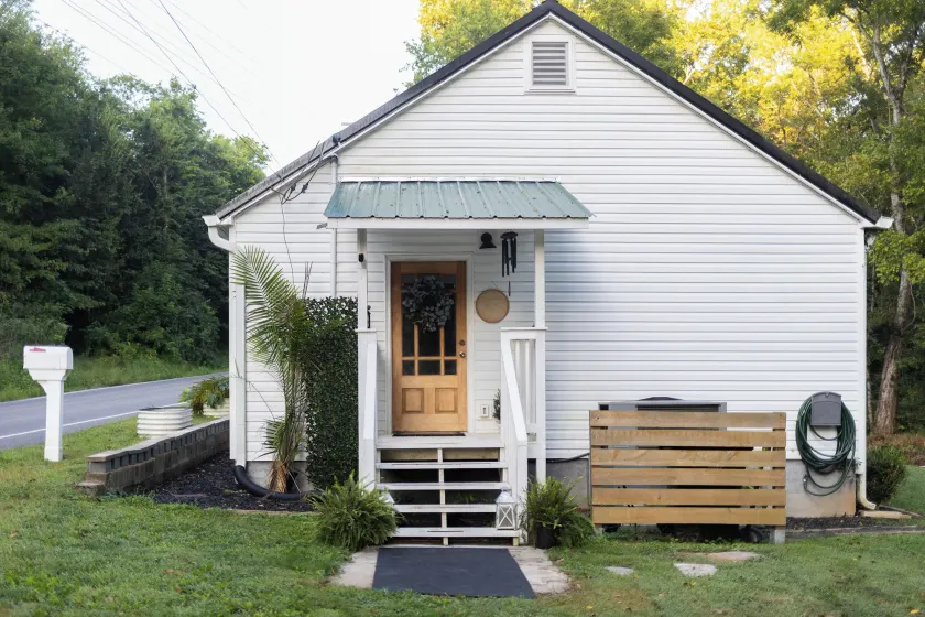 Private Hot Tub & Yard! Modern Friendsville Escape - Image 1