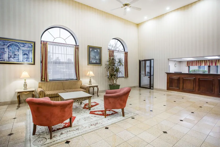 Days Inn & Suites by Wyndham Columbia Airport - Image 1