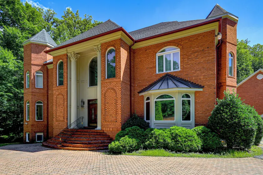 Gateway to DC & More! Quiet & Stylish Retreat - Image 1