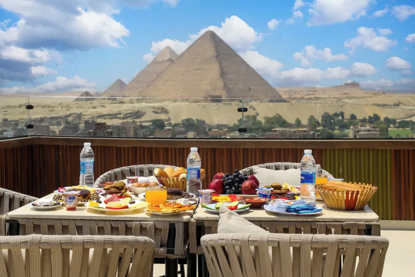 Crowne pyramids palace - Image 1