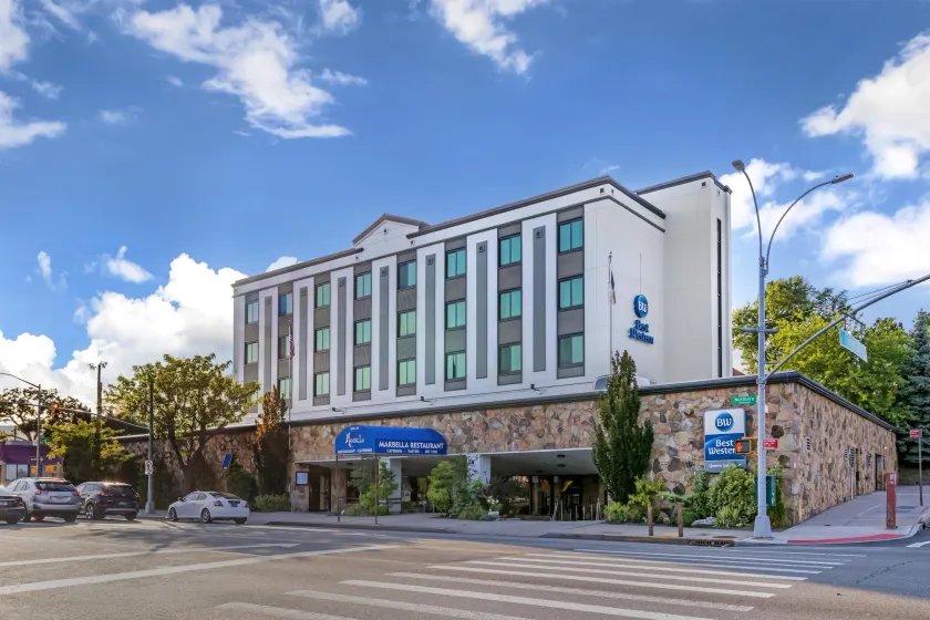 Best Western Queens Gold Coast - Image 1