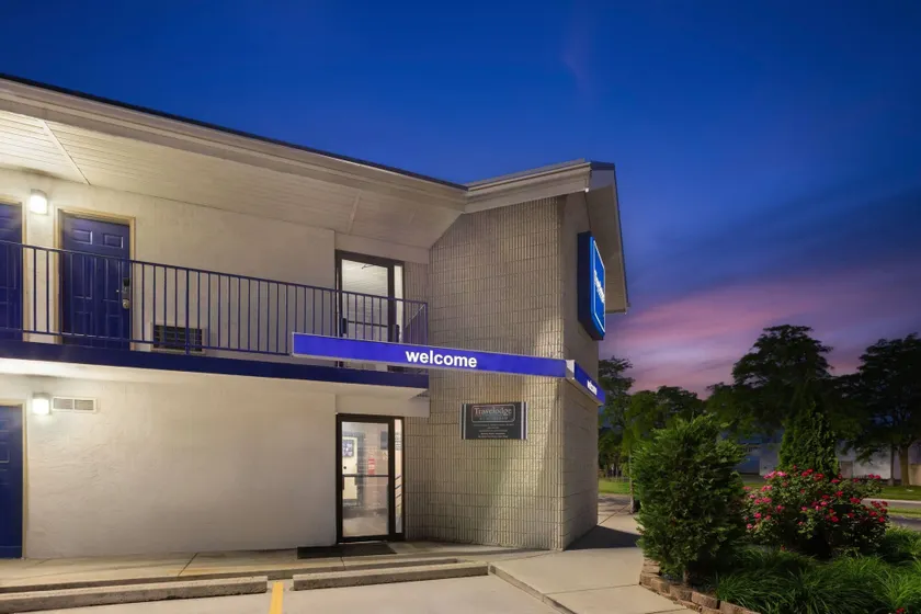 Travelodge by Wyndham Madison Heights MI - Image 1