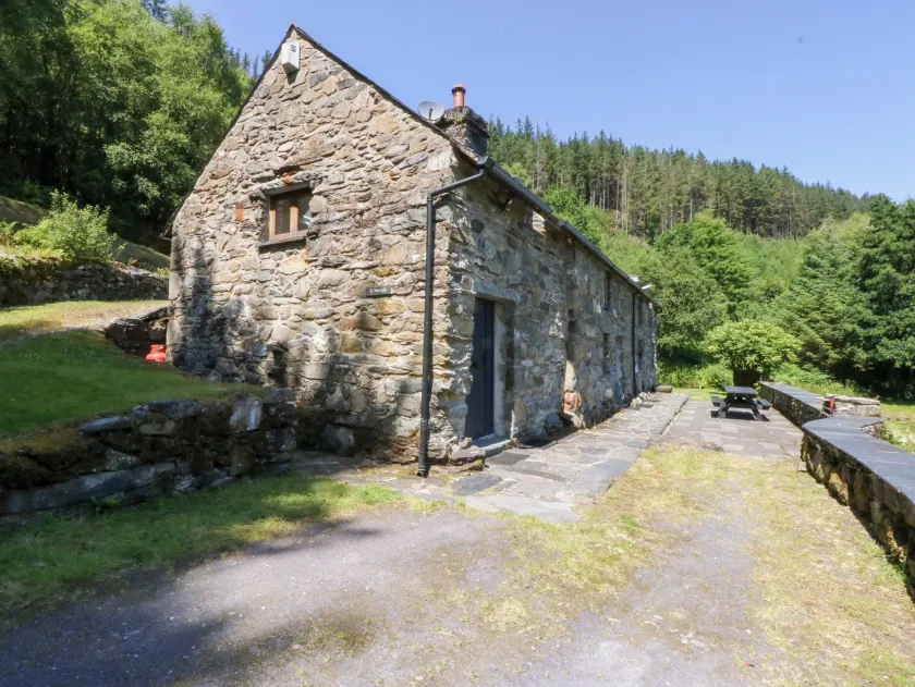 Ty Newydd - Image 1