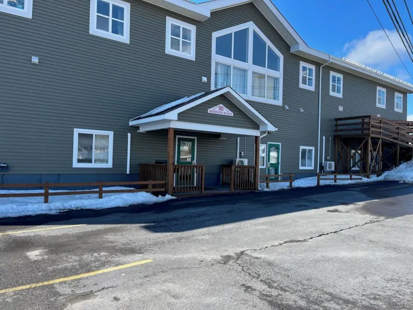 Riverview Suites - Image 1
