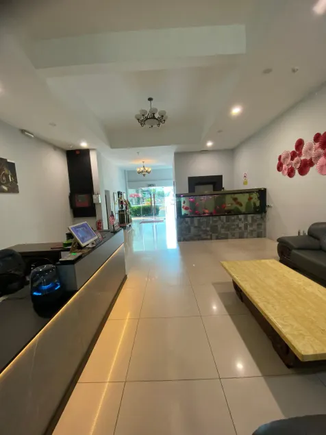 Kingston Executive Hotel - Image 1