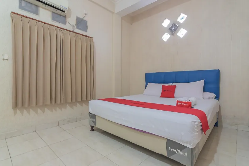 RedDoorz Syariah near Terminal Batu Ampar 2 - Image 1