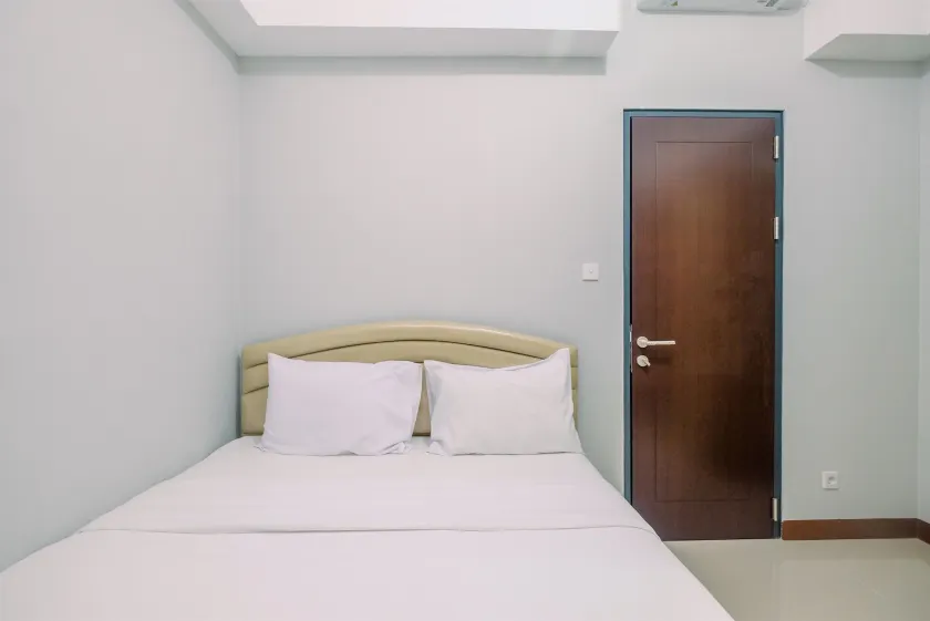Nice and Elegant 1BR at Royal Heights Apartment By Travelio - Image 1