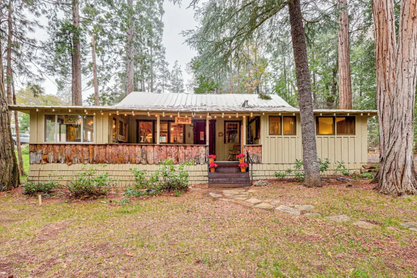 Gateway to Sequoia Natl! Rustic Cabin w/ Patio - Image 1