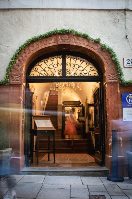 Altstadt Hotel Stadtkrug - Image 1