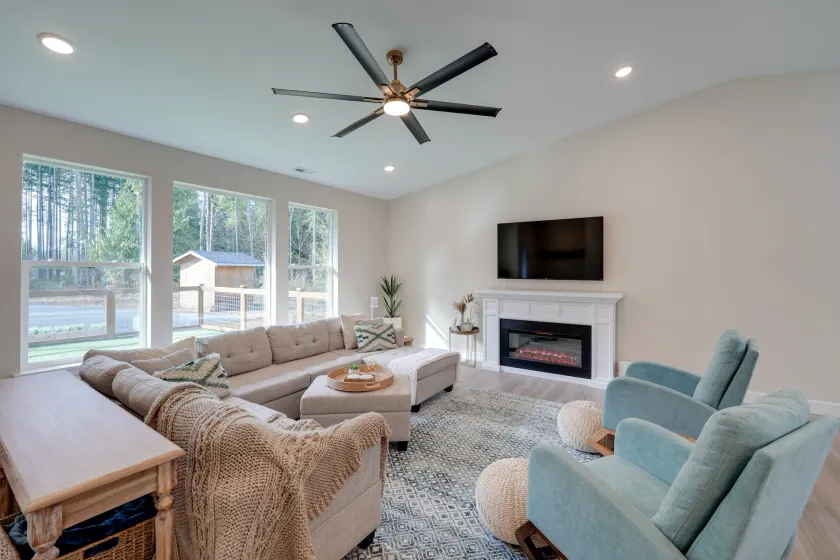 Lovely Clinton Home w/ Hot Tub on 10 Acres! - Image 1
