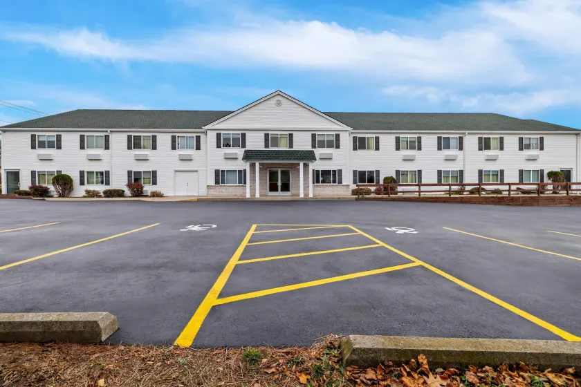 Rodeway Inn - Image 1