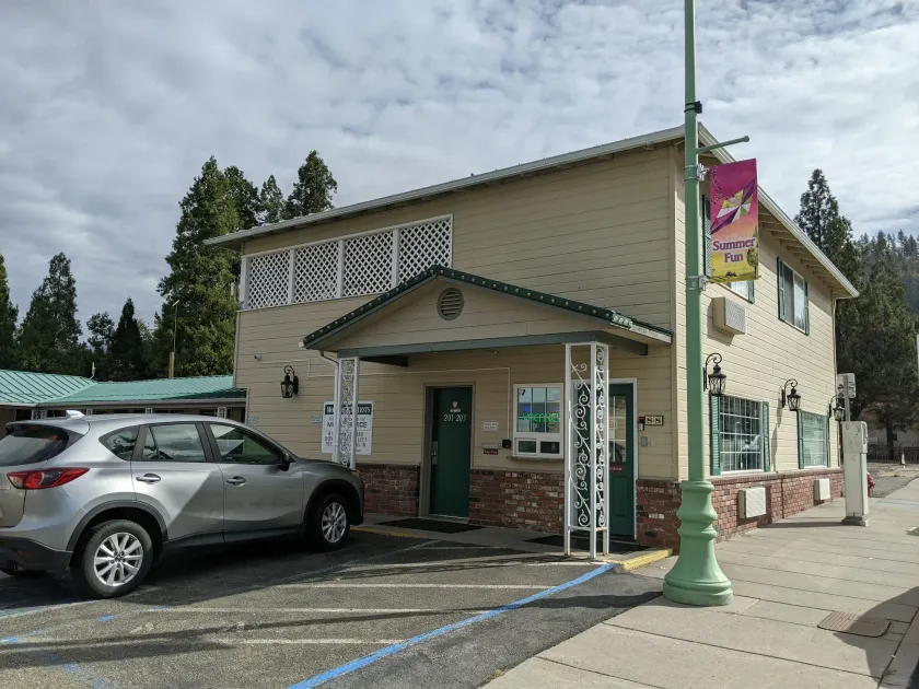 Hi-Lo Motel, Cafe and RV Park Mount Shasta Area - Image 1