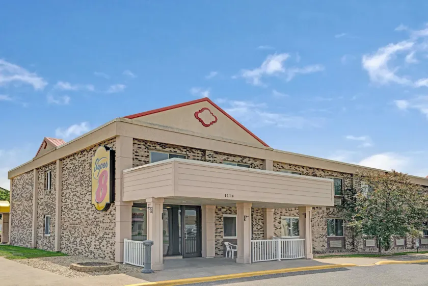 Super 8 by Wyndham Monticello - Image 1
