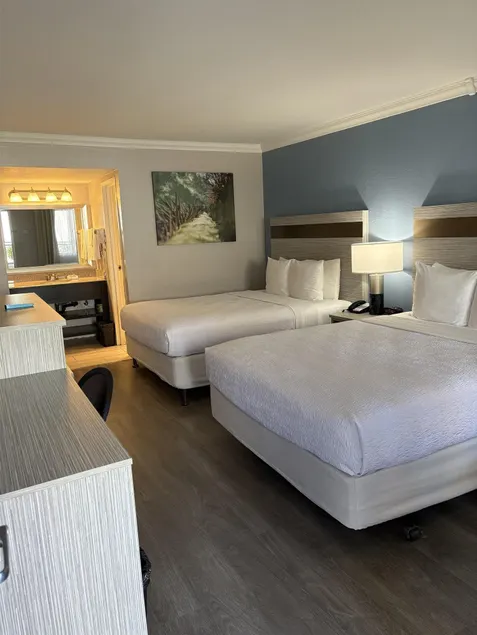 SureStay InnSuites Phoenix Hotel & Suites by Best Western - Image 1