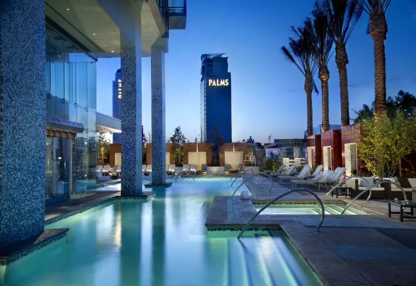 Palms Place Hotel and Spa - Image 1