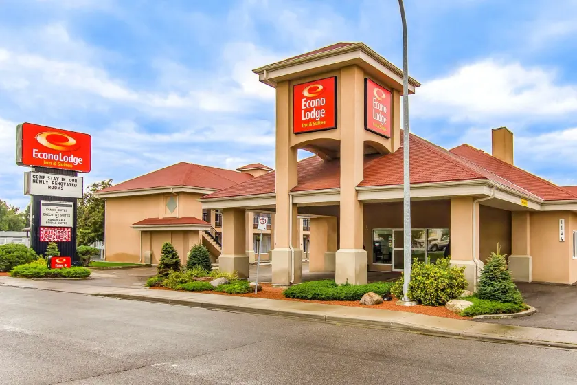 Econo Lodge Inn & Suites - Image 1