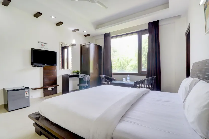 Hotel Green Wood By Dreamz Hospitality - Image 1