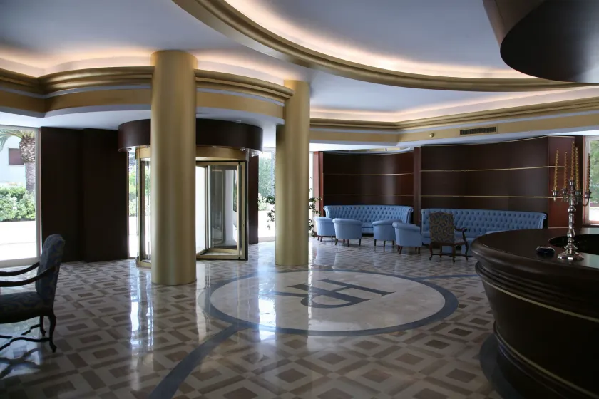 Hotel Royal - Image 1