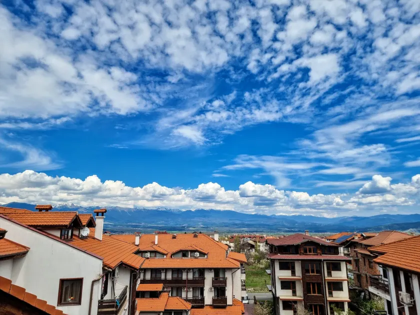 Mountain Paradise 1 - 1 Bedroom South Facing Balcony - 300mbps Wi-fi - Image 1