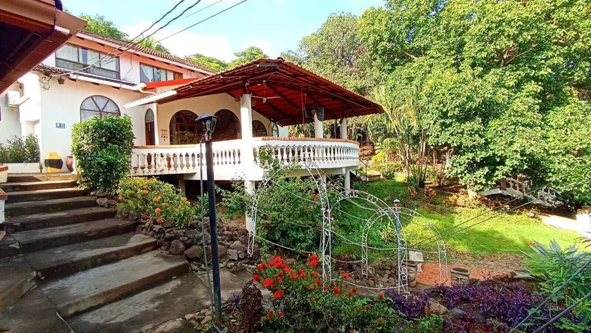 Hotel Casa Blanca - Image 1