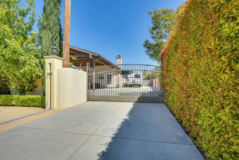 Luxe Pasadena Casita w/ Fireplace & Grill - Image 1