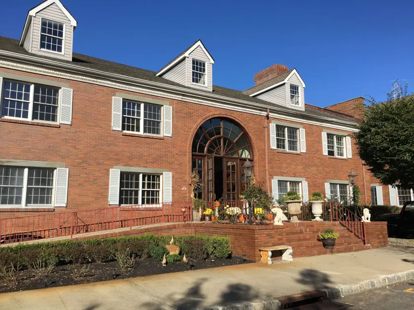 Colts Neck Inn Hotel - Image 1