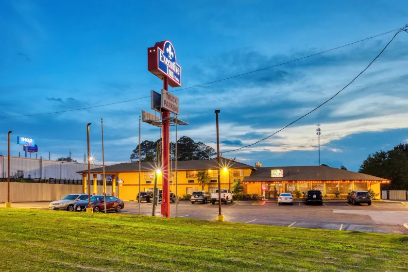 Executive Inn & Suites - Image 1