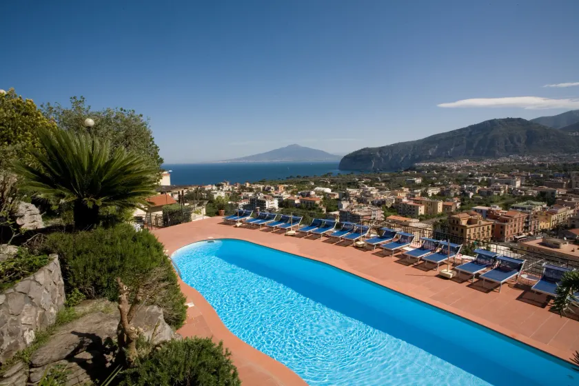 Hotel Cristina - Image 1