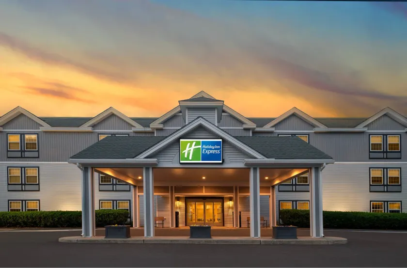 Holiday Inn Express St. Albans by IHG - Image 1