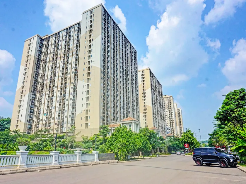 Skyland Podomoro Golf View Apartemen - Image 1