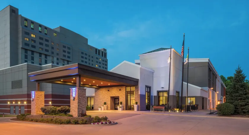 Holiday Inn Express & Suites Springfield by IHG - Image 1