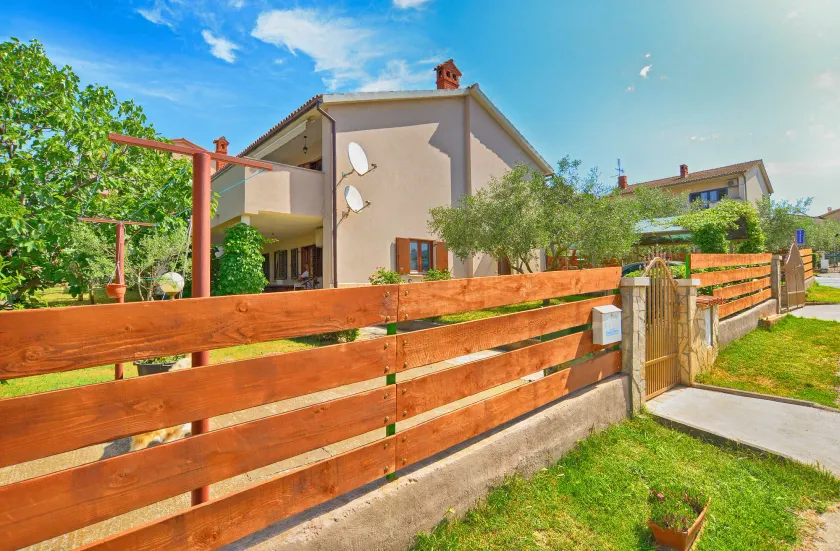 Apartment 877 - Image 1