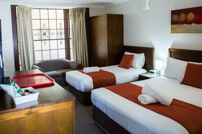 Colonial Lodge Motor Inn - Image 1