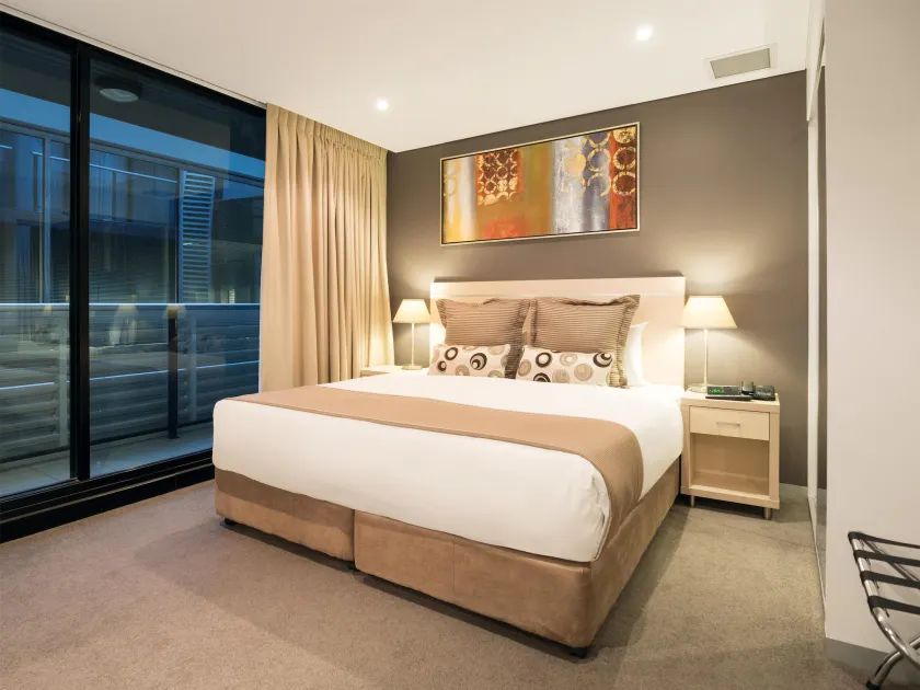 Oaks Adelaide Horizons Suites - Image 1