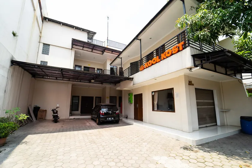 RedDoorz Syariah near Alun Alun Kota Bandung - Image 1