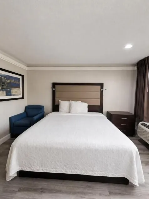 All Season Suites Inn  - Zimmer