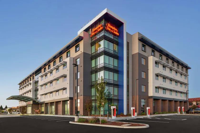 Hampton Inn & Suites San Mateo-San Francisco Airport - Image 1