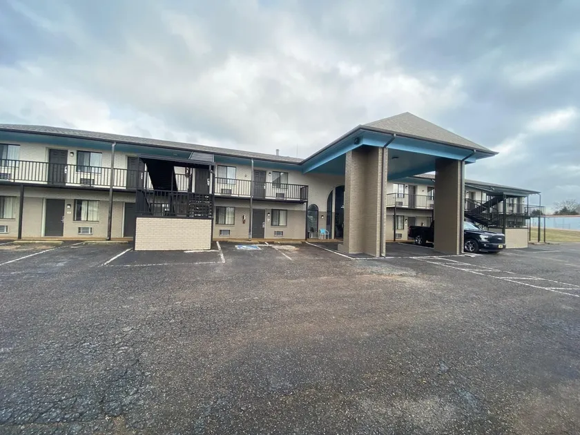 Savannah Lodge - Image 1