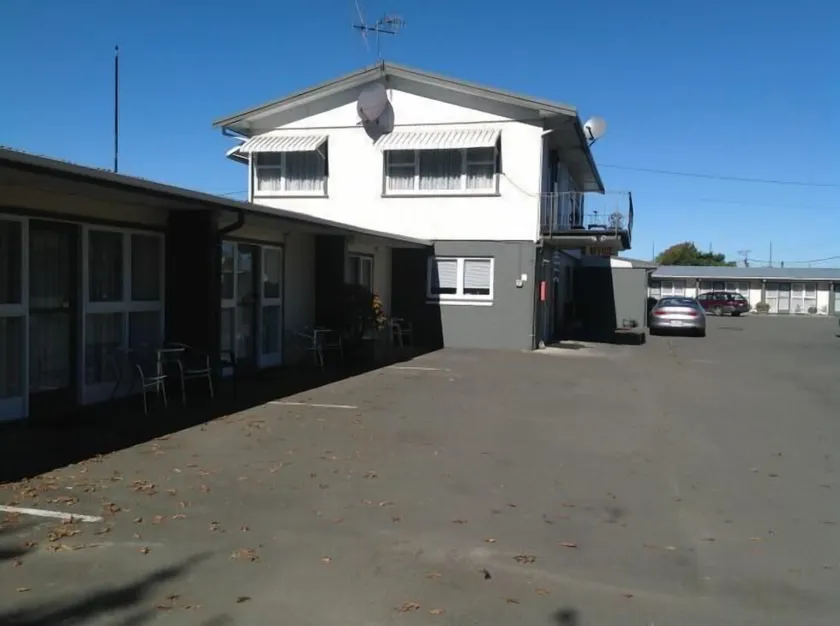 Camberley Court Motel - Image 1