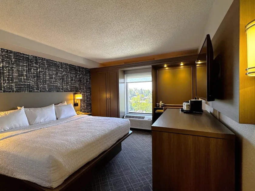 Pittsburgh Airport Inn and Suites - Image 1